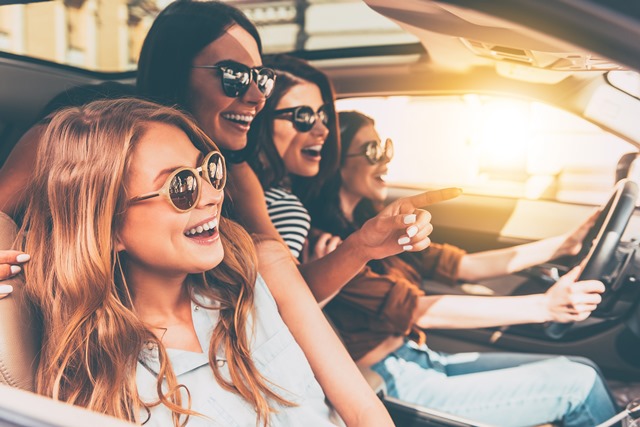 Поздравления с Днем Рождения подруге в прозе: самые трогательные слова 520581708