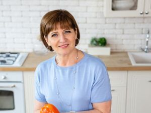 Паста з курячими котлетками та свіжим салатом: як приготувати в домашніх умовах