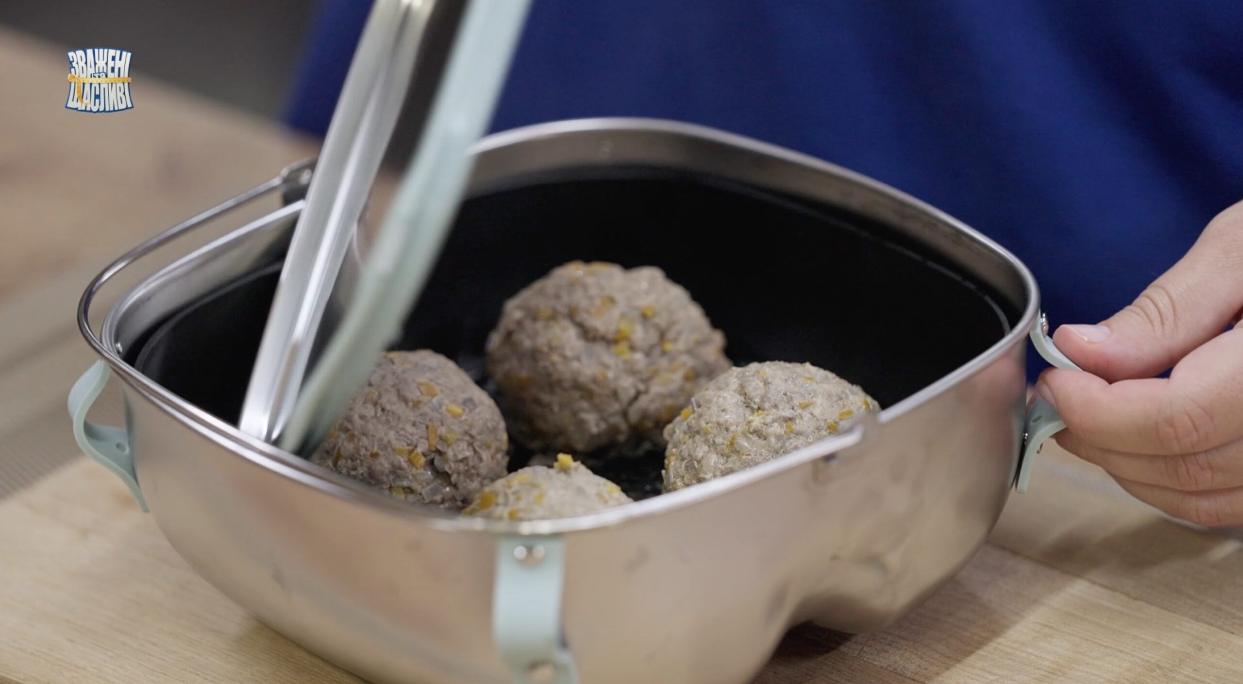 Ніжні всередині та рум’яні зовні: як приготувати соковиті яловичі котлети Рецепт від Зважених та щасливих 2025 9 випуск