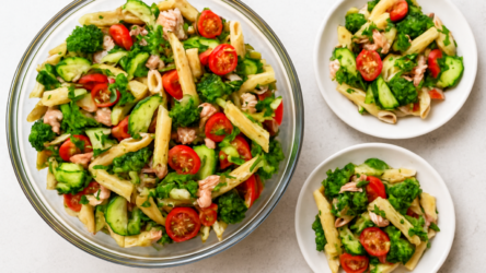 Салат з пастою «пера», тунцем і овочами