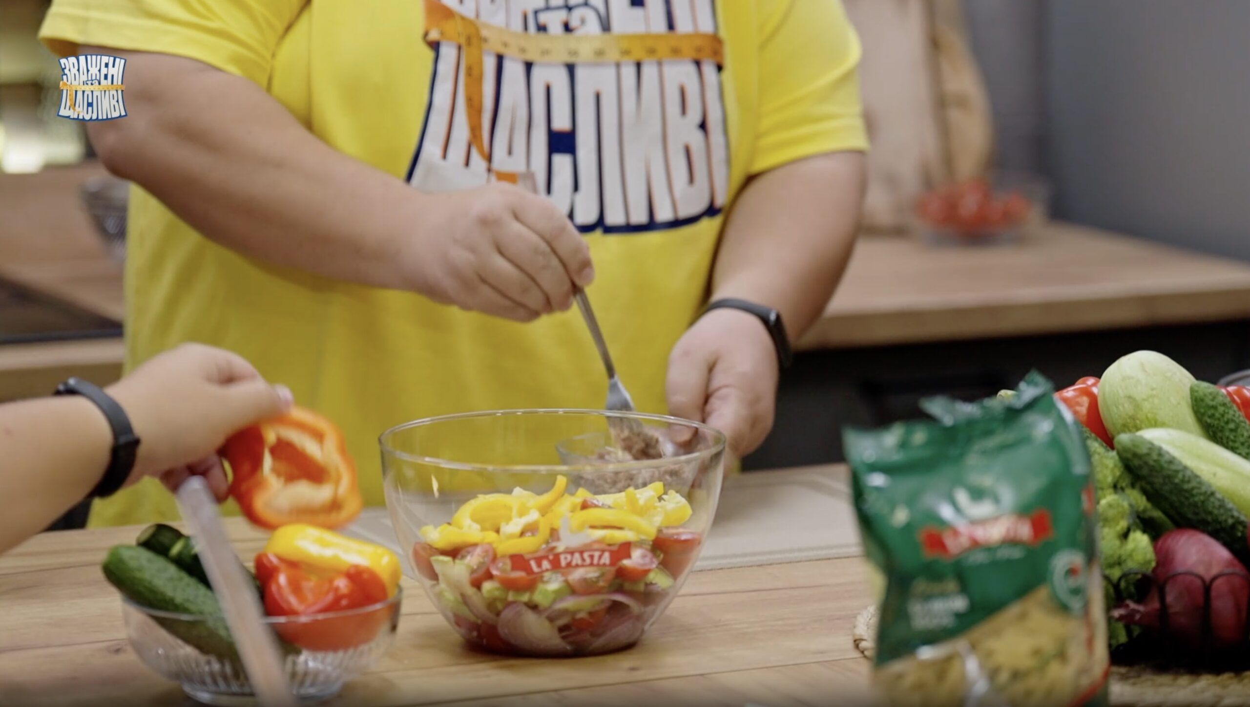 Салат з пастою, тунцем і овочами: легкий та корисний рецепт Рецепт від Зважених та щасливих 2025 10 випуск