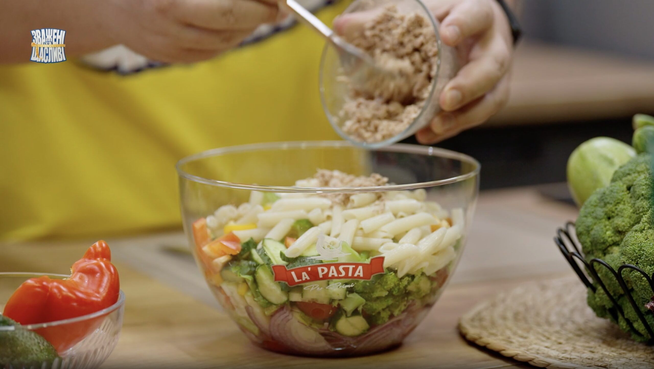 Салат з пастою, тунцем і овочами: легкий та корисний рецепт Рецепт від Зважених та щасливих 2025 10 випуск