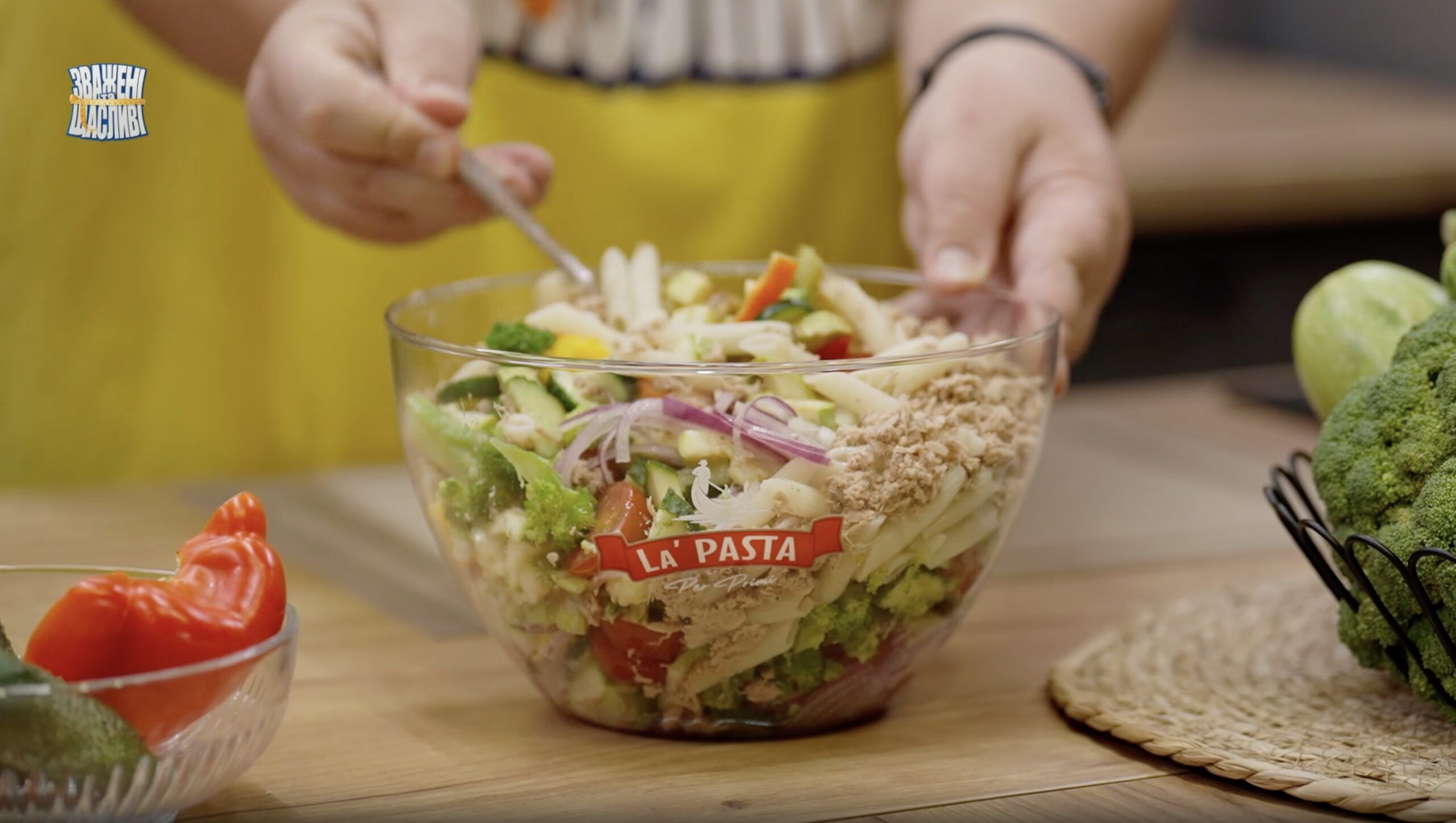 Салат з пастою, тунцем і овочами: легкий та корисний рецепт Рецепт від Зважених та щасливих 2025 10 випуск