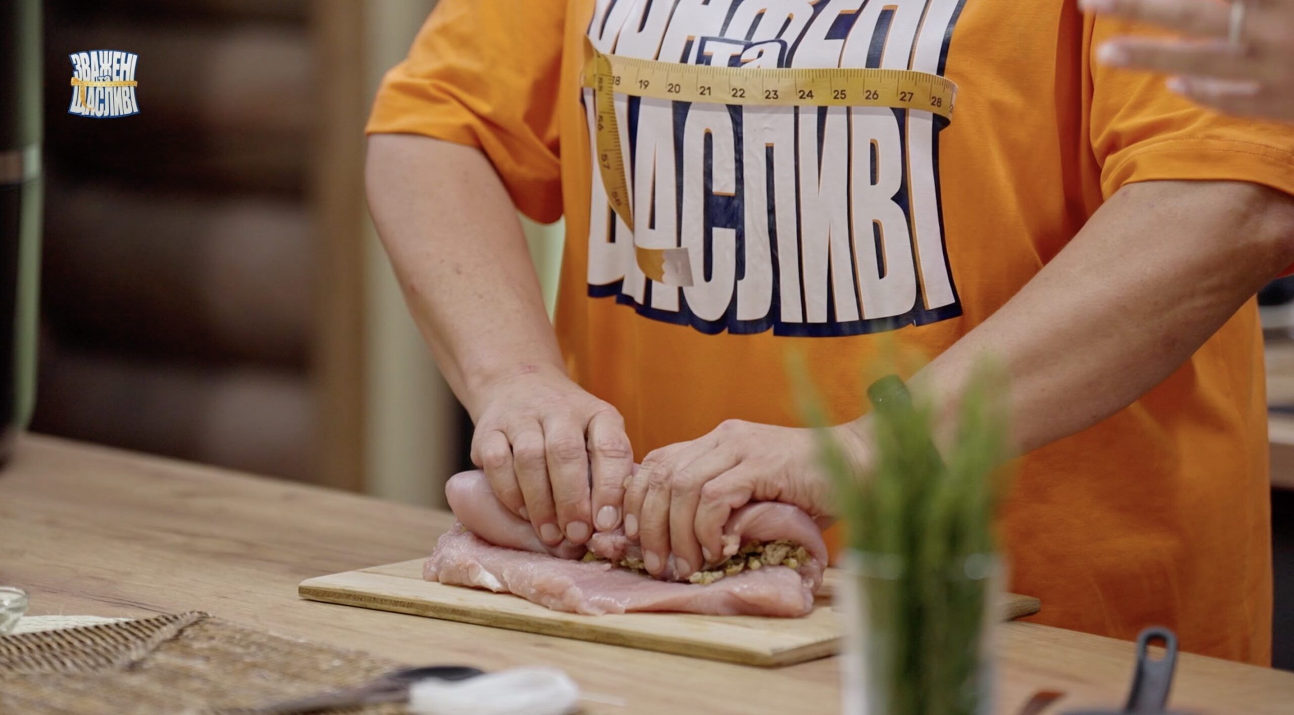 Рулет-гриль з індички з яблучно-беконовою начинкою: рецепт та потрібні інгредієнти Зважені та щасливі 2025 11 випуск - рецепт