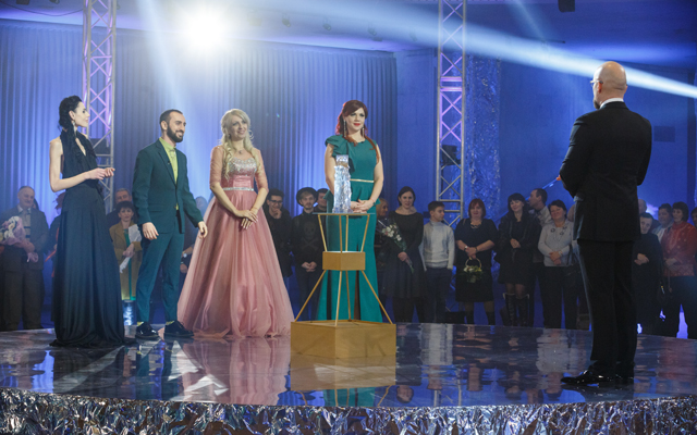 Фото 3 к: Кто пришел поддержать финалистов на церемонию награждения победителя? (ФОТО)