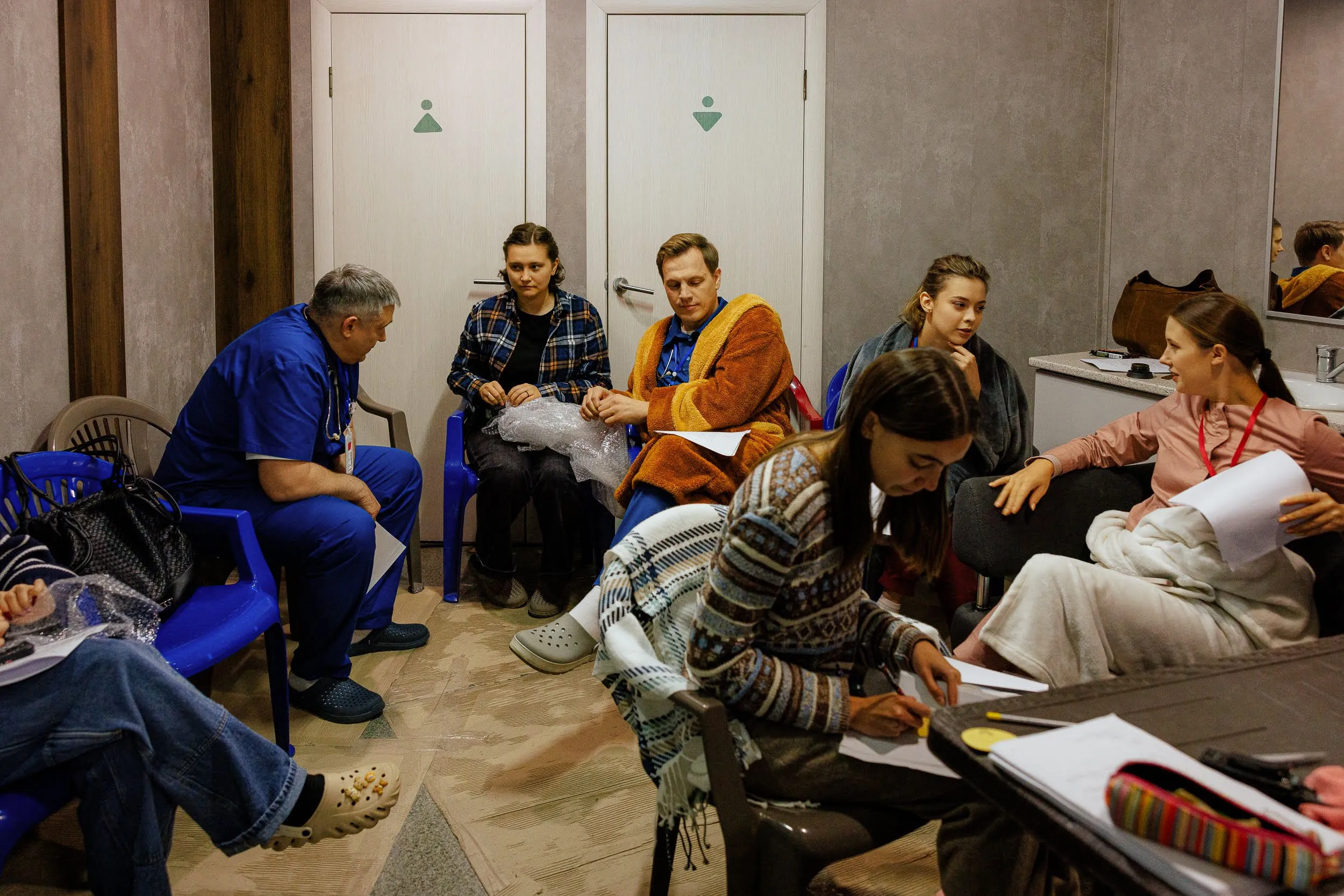 Курйози, складні медичні терміни та сміх на майданчику: актори серіалу «Лікарі» про зйомки Фото 6 до: Лікарі 2026