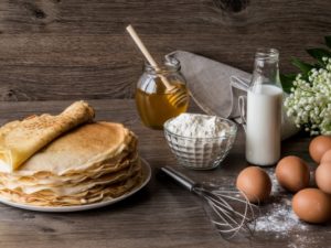 Ворожіння на млинцях на Масляну