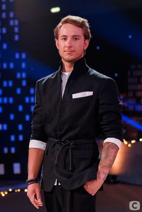 Телеканал СТБ запустив діджитал-кампейн «Любов варта всього», в якому зірки підтримали Холостяка Терена прочитанням вірша Жадана Зірки підтримали Холостяка Терена прочитанням вірша Жадана