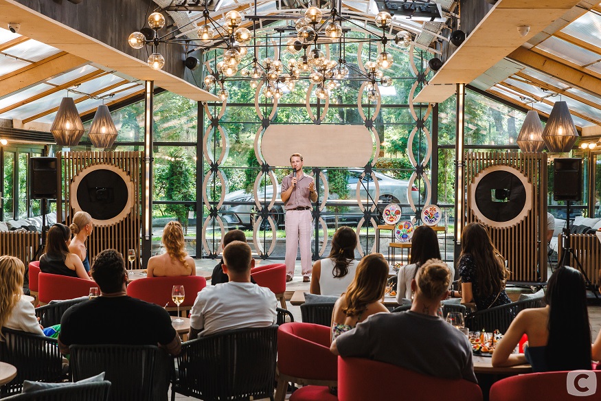 «Холостяк»-13: Байкерське побачення та перший поцілунок у 3 випуску Холостяк 13 сезон: як пройшов 3 випуск романтичного проєкту