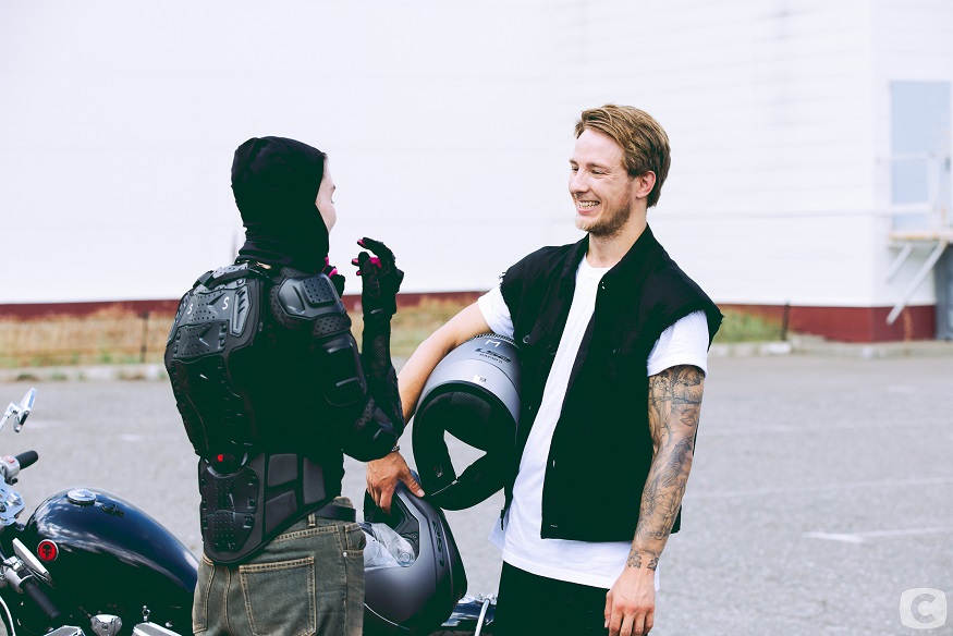 «Холостяк»-13: Байкерське побачення та перший поцілунок у 3 випуску Холостяк 13 сезон: як пройшов 3 випуск романтичного проєкту