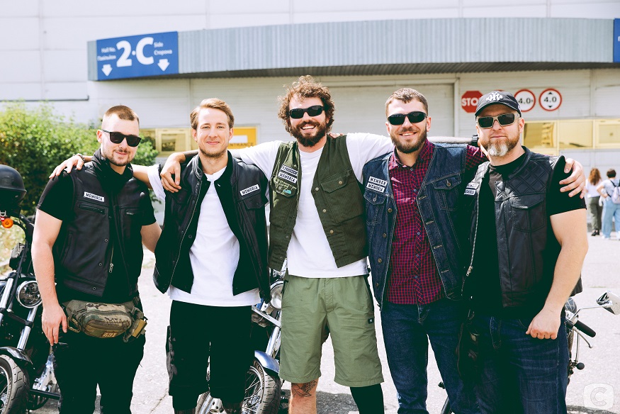 «Холостяк»-13: Байкерське побачення та перший поцілунок у 3 випуску Холостяк 13 сезон: як пройшов 3 випуск романтичного проєкту