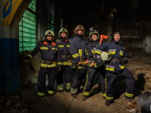 Як знімали серіал «Кохання та полумʼя» на СТБ: реальні тренування на локаціях ДСНС, штучне дихання собаці та 5 млн глядачів Як знімали серіал «Кохання та полумʼя» на СТБ