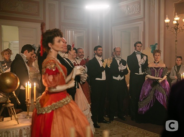 Крепостная: бальные наряды в сериале