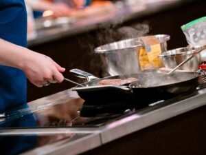 Фото 25 до: Хто покинув «МастерШеф»-17 у 16 випуску від 26.04.2026