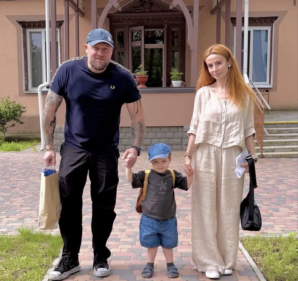 Народжений серцем: Алекс та Аля Якутови показали перші фото з усиновленим Кірюшею Суддя «МастерШеф. Професіонали» Алекс Якутов усиновив хлопчика