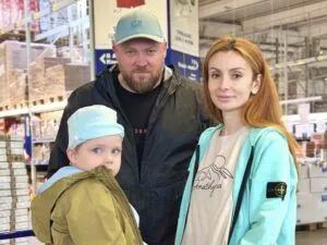 «Коли він вперше сказав «мама», я розплакалася»: Алекс та Аля Якутови розповіли про свій шлях до усиновлення Кірюші Фото 1 до: «Коли він вперше сказав «мама», я розплакалася»: Алекс та Аля Якутови розповіли про свій шлях до усиновлення Кірюші