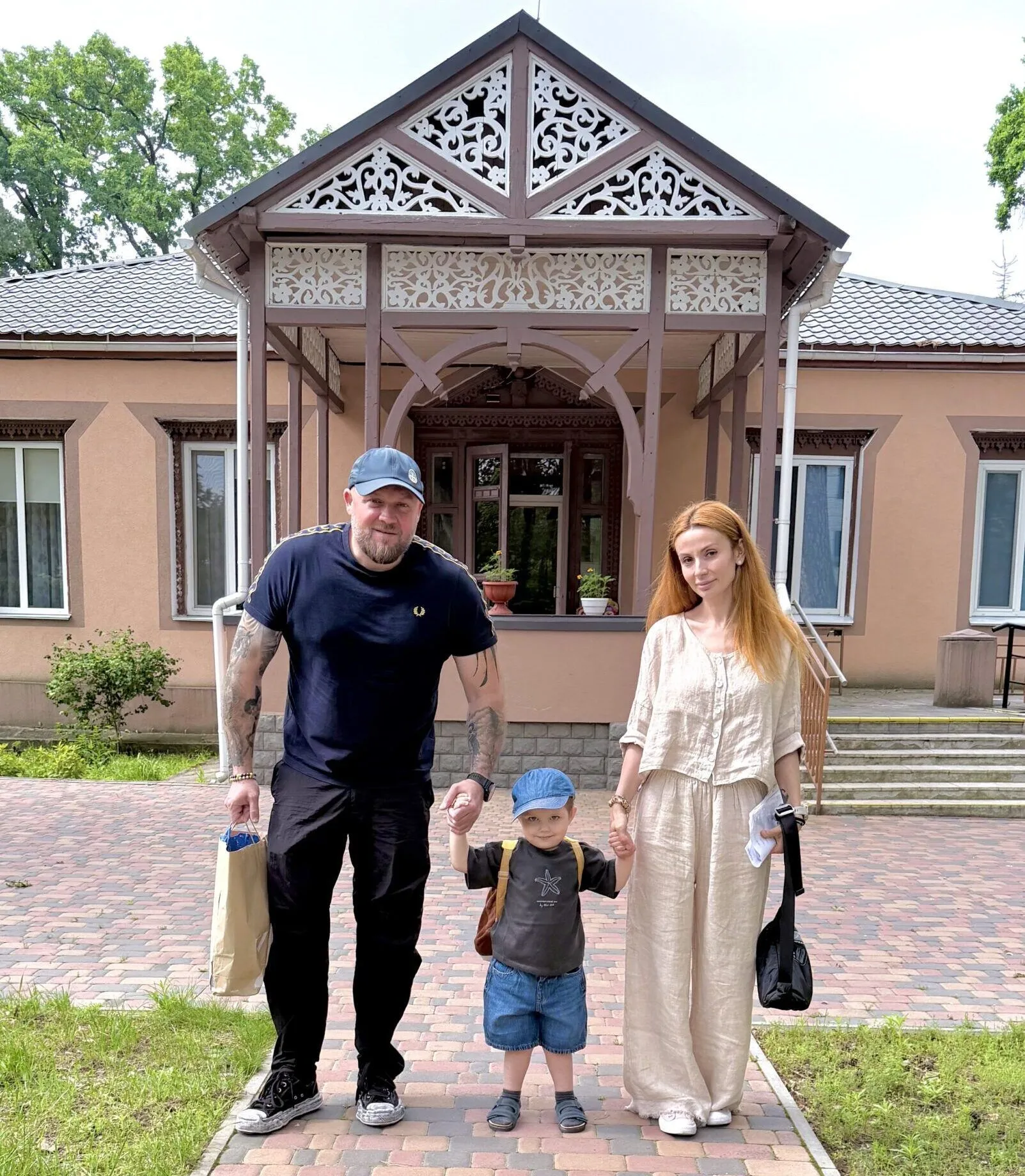«Коли він вперше сказав «мама», я розплакалася»: Алекс та Аля Якутови розповіли про свій шлях до усиновлення Кірюші Алекс та Аля Якутови розповіли про свій шлях до усиновлення Кірюші