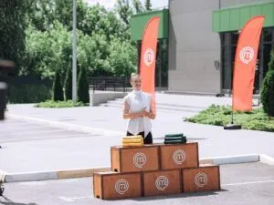 Фото 1 до: «МастерШеф. Професіонали»-5: учасники проєкту готуватимуть для школярів Бучанської громади
