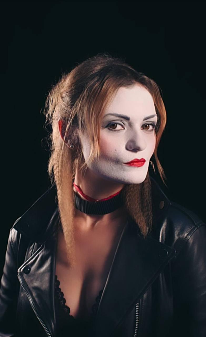 Учасниця гурту Dakh Daughters Соломія Мельник ексклюзивно про пісню Інше місто для серіалу Перевізниця