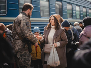 Креативна продюсерка Оксана Кукоба: «Просто Надія» рятувала нас від реалій військового часу Креативна продюсерка Оксана Кукоба про серіал «Просто Надія»