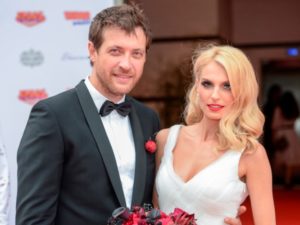 Кирилл Сафонов опубликовал фото Савельевой в стиле «ню»