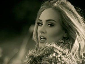 Адель предложили сняться в Playboy полностью обнаженной