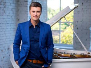 Евгений Хмара готовит музыкальную программу с симфоническим оркестром