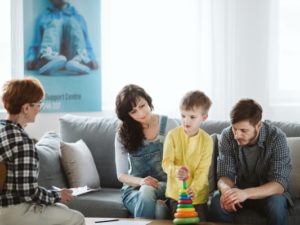 Психологічна допомога підліткам і дітям: безкоштовні телефони довіри супермама