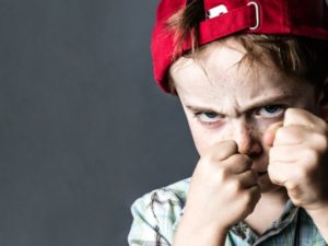 Що робити, якщо дитина б’ється воспитание