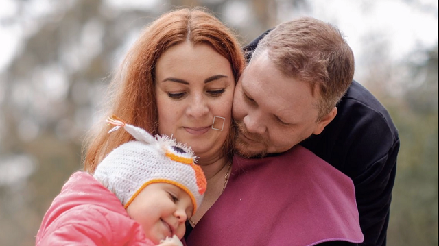 «Супермама» 2 сезон 6 випуск: Молоток та ігри зі штучним снігом — як розважає свою дочку мама-вигадниця Оксана супермама