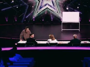 Толя Белаєнко – фокусник на «Україна має талант» 2026 Фото 2 до: Толя Белаєнко на Україна має талант 2026