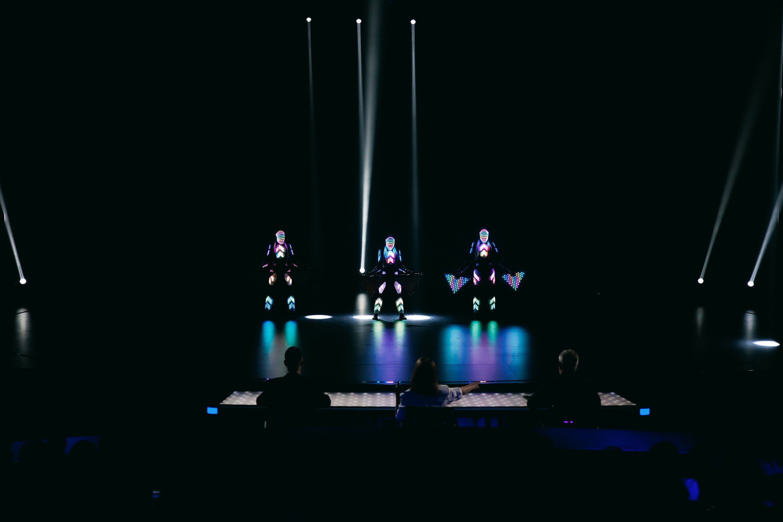 «RESET SHOW» – світлодіодне шоу на «Україна має талант» 2026 Фото 2 до: «RESET SHOW» на Україна має талант 2026