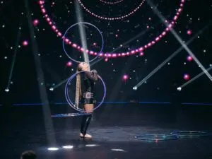 Софія Пиварчук – цирковий номер із хула-хупами на «Україна має талант» 2026 Фото 2 до: Софія Пиварчук на Україна має талант 2026
