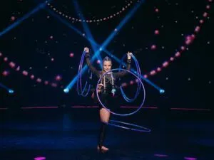 Софія Пиварчук – цирковий номер із хула-хупами на «Україна має талант» 2026 Фото 6 до: Софія Пиварчук на Україна має талант 2026