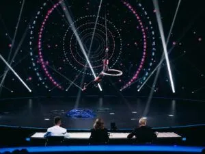 Софія Пиварчук – цирковий номер із хула-хупами на «Україна має талант» 2026 Фото 8 до: Софія Пиварчук на Україна має талант 2026