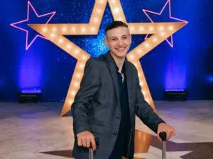 Дмитро Довгий — про Золоту кнопку від Стаса Боклана, талісман від «Золотого віку» та перший сольний стендап Фото 5 до: Дмитро Довгий — про Золоту кнопку від Стаса Боклана, талісман від «Золотого віку» та перший сольний стендап