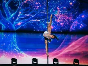 Фото 2 до: Дарія Пономаренко розповіла, як проєкт «Україна має талант» змінив її життя та що для неї означає прикраса від «Золотого віку»