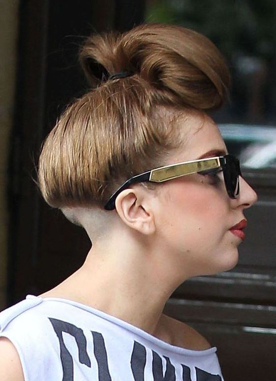 30 неудачных причесок звезд