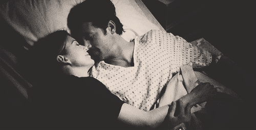 derek-shepherd-ellen-pompeo-gif-kiss-Favim.com-2842710