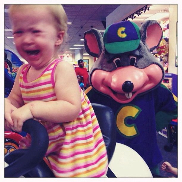 20 дітей, яких налякали страшні аніматори Chuck-E-Cheese