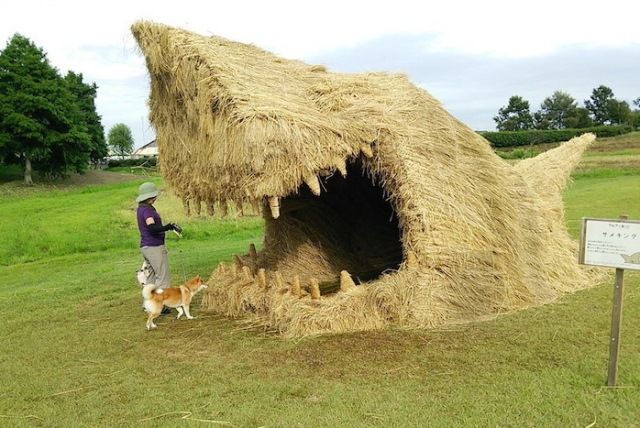 15 невероятных скульптур из стога сена 1-скульптура