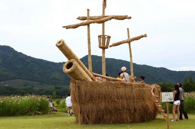 15 невероятных скульптур из стога сена 4-скульптура