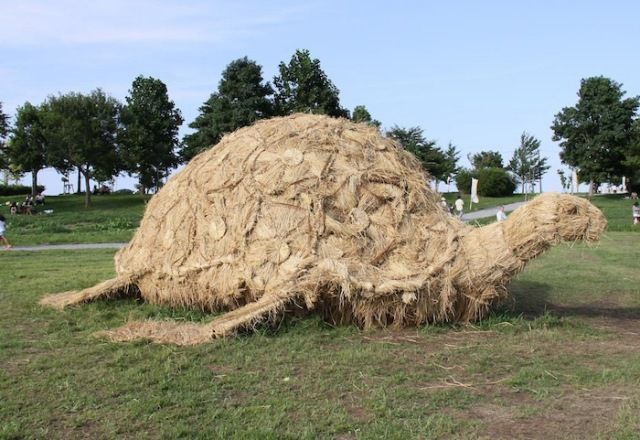15 невероятных скульптур из стога сена 6-скульптура