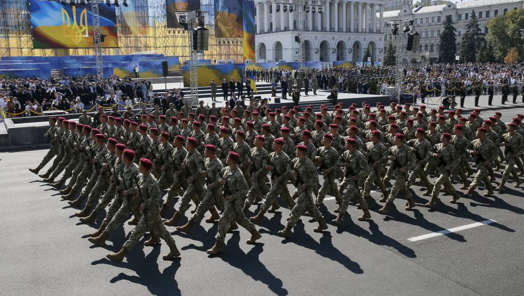 2015-08-24T103427Z_1519165745_GF10000181129_RTRMADP_3_UKRAINE-CRISIS-POROSHENKO1
