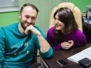 Кирилл Бин сыграл домашнего ленивца в комедийном скетчкоме СТБ
