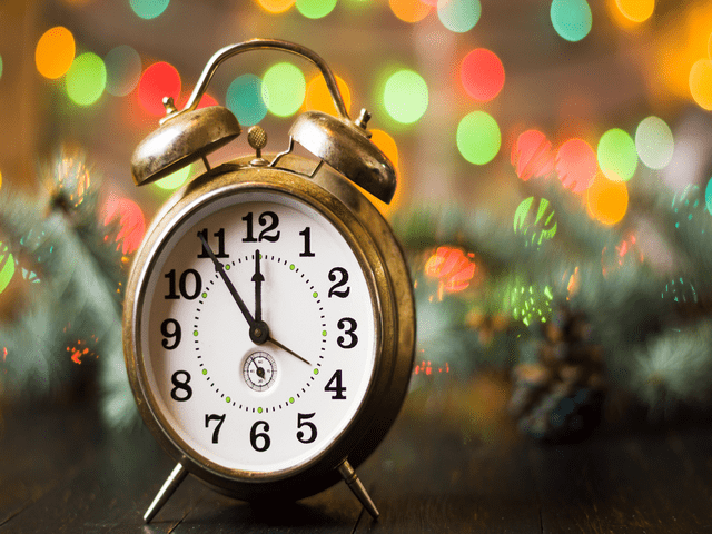 Как украсить квартиру на Новый год 2022: простые идеи декора