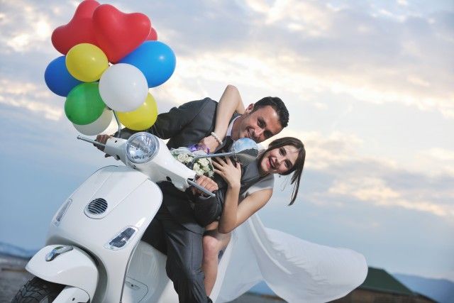 Ідеї для весільної фотосесії влітку: фото і реквізит