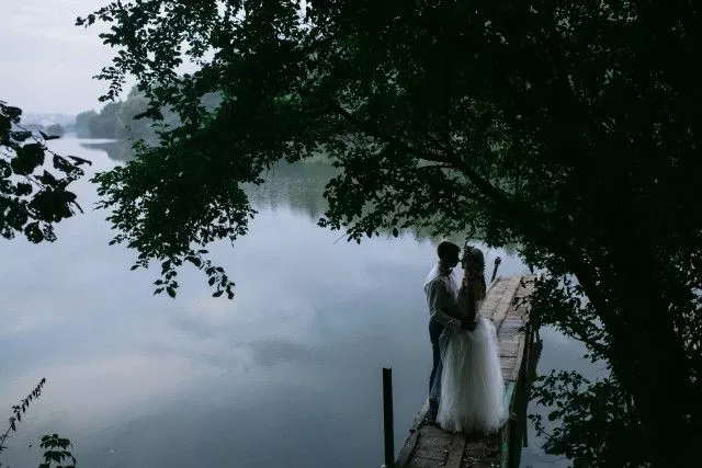 Ідеї для весільної фотосесії влітку: фото і реквізит
