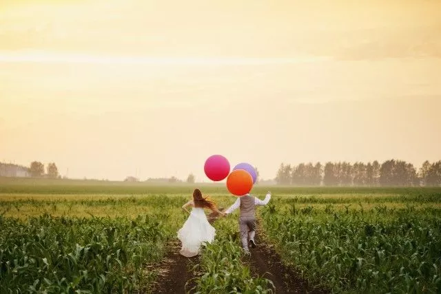 Ідеї для весільної фотосесії влітку: фото і реквізит