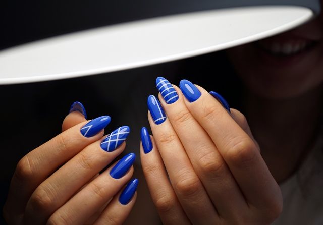 Модні тенденції в манікюрі на 2018 рік від зірок телеканалу СТБ iStock-619508798